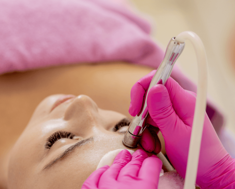Tratament Facial 2în1: Microdermabraziune + Peeling Cavitațional